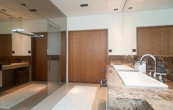 �e�ж���İ������Aסլ