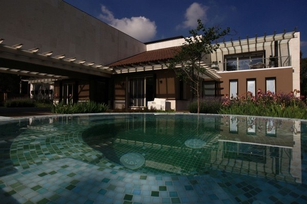 ���f�ںτ��µĸ��X��LC�e��