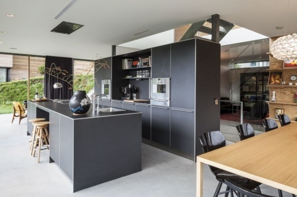 ����ɫ�{���m��ɽ�e��