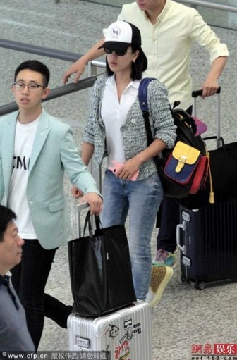 吳奇隆馬蘇抵滬先后離機(jī)場