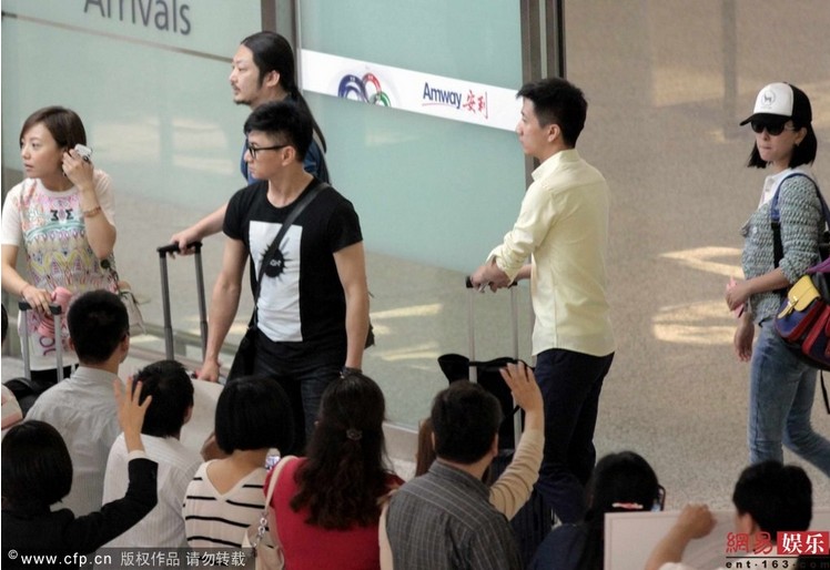 吳奇隆馬蘇抵滬先后離機(jī)場