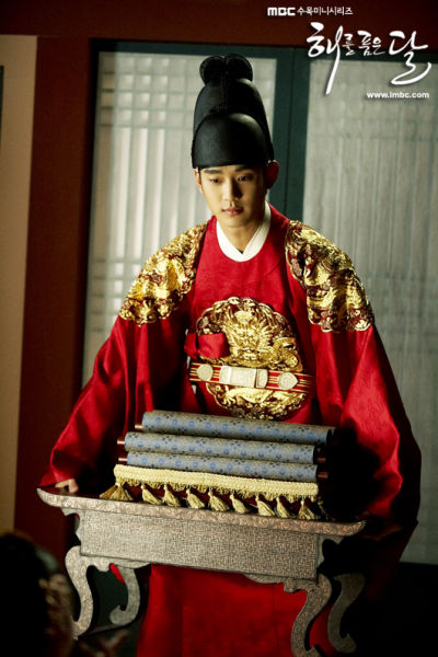 金秀賢男孩以上男人未滿