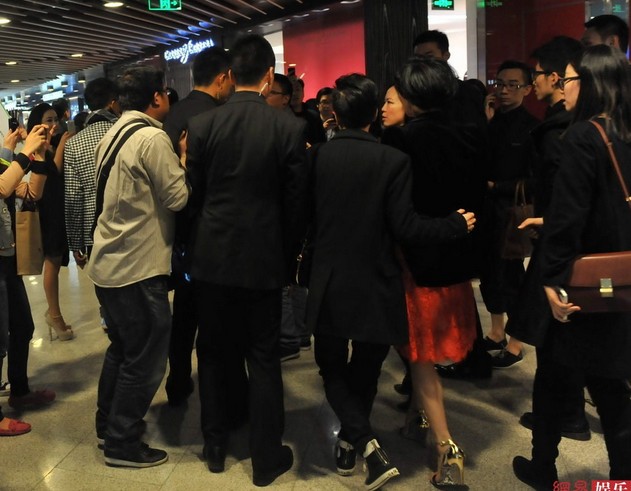 劉嘉玲影迷索要簽名保鏢阻止