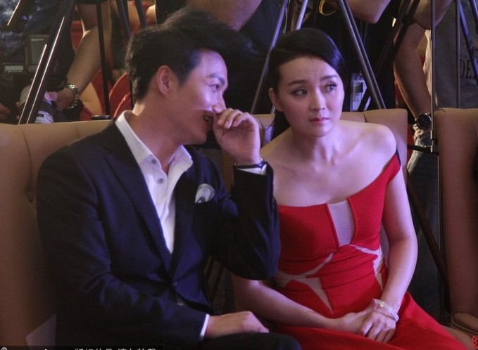 王艷著透視裝秀紅色內(nèi)衣驚露雙下巴