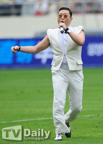 �����С����¹�ϵ�������n������ِ