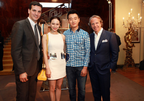 佟大為關(guān)悅米蘭男裝周受時(shí)尚評(píng)家青睞