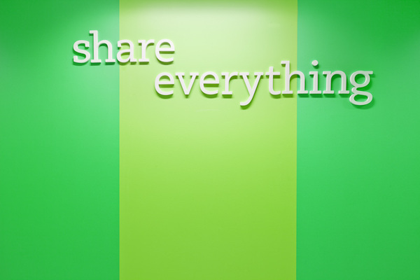 ɫ���S���ČWУ����