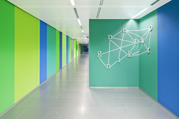 ɫ���S���ČWУ����