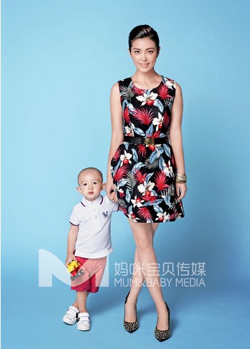 李冰冰妹妹李雪攜子登雜志封面