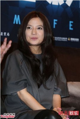 趙薇現(xiàn)身臺(tái)灣 身材走形被調(diào)侃