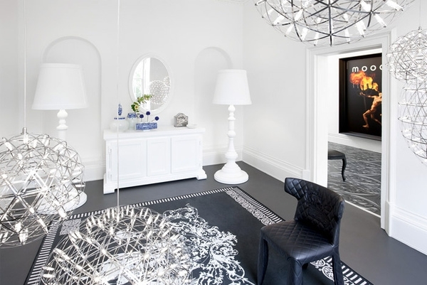 �ںϸ�����Ʒ�ļҾ���е�