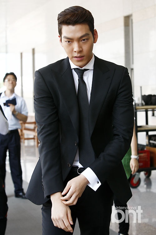 ������2����Ƭ�������ȴ�չ�ݼ�