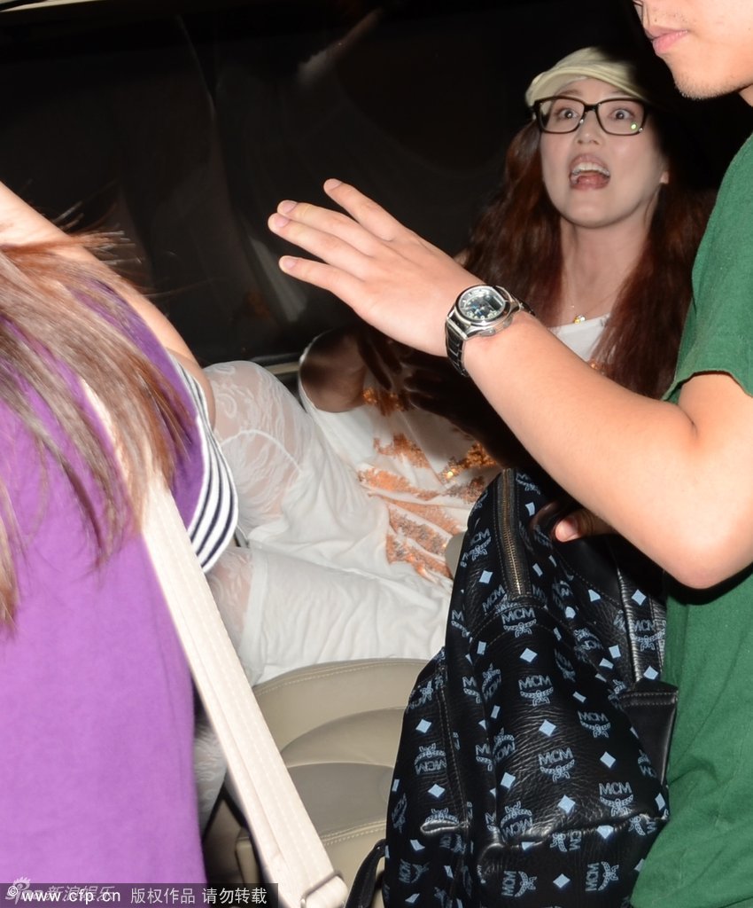 周海媚扮嫩捧場陳龍表演玉女變大嬸