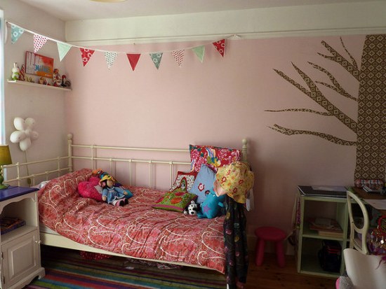 深色墻紙也清新手工藝品裝扮的家(1)