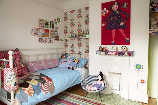 深色墻紙也清新手工藝品裝扮的家(1)