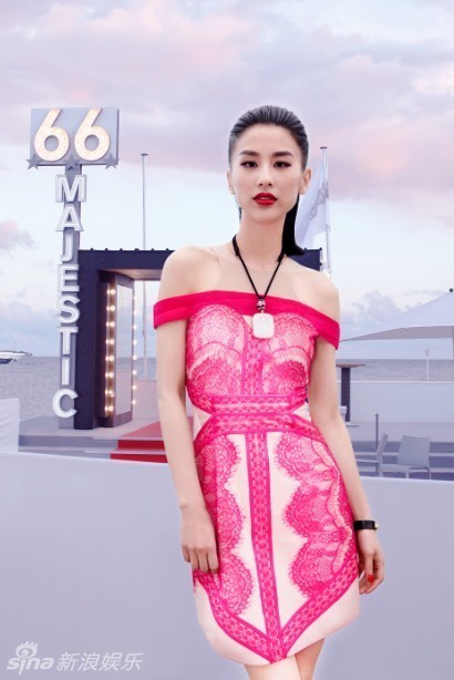 黃圣依全新時(shí)尚大片高貴冷艷