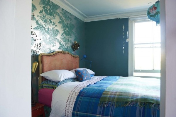 �üҾ�ɫ�ʊy�c�L��Ӣ���F����Ԣ