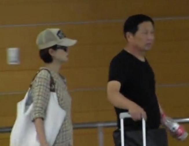 馬伊琍懷胎4月挺孕肚返滬