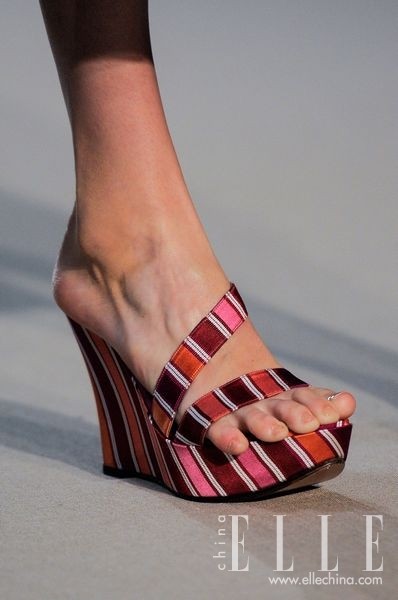 ����r�b��ɫ�ʿ��c��ƴɫˇ�g