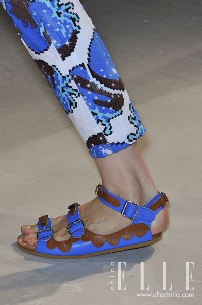 ����r�b��ɫ�ʿ��c��ƴɫˇ�g