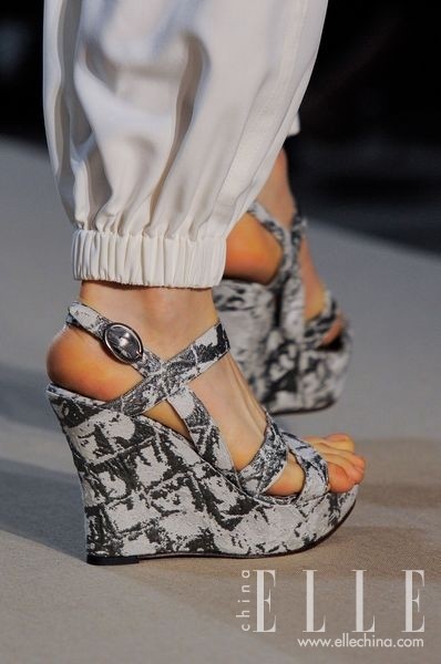 ����r�b��ɫ�ʿ��c��ƴɫˇ�g