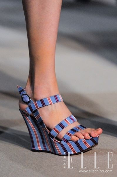 ����r�b��ɫ�ʿ��c��ƴɫˇ�g