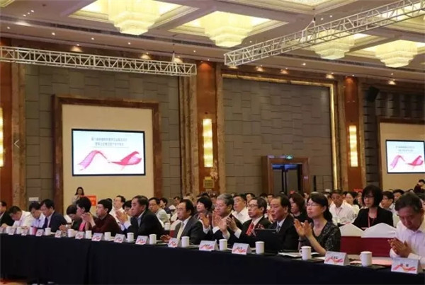 ����������r(sh��)�пƼ��c�f(xi��)ͬ��(chu��ng)�¡���  �Ї��������b��I(y��)�һ�����ߺ��Ͻz�I֮·�a(ch��n)�I(y��)���ӕ��ϵ���