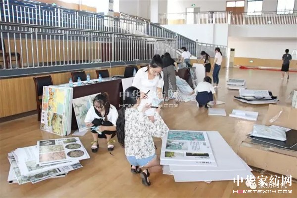 �ư���һ��ɫˇ�p�^�Į��������ں�������չ�_����