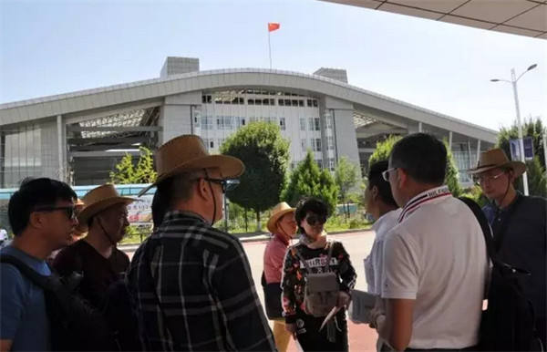 �ຼ�Ҽ�������һ��һ·�����M�½�֮������˹վ