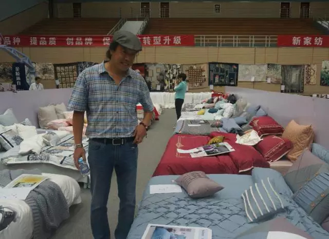 �Ҹ�������ζϯ����ͨ������������300���Ҽ��aƷ��Ů��ʣ�