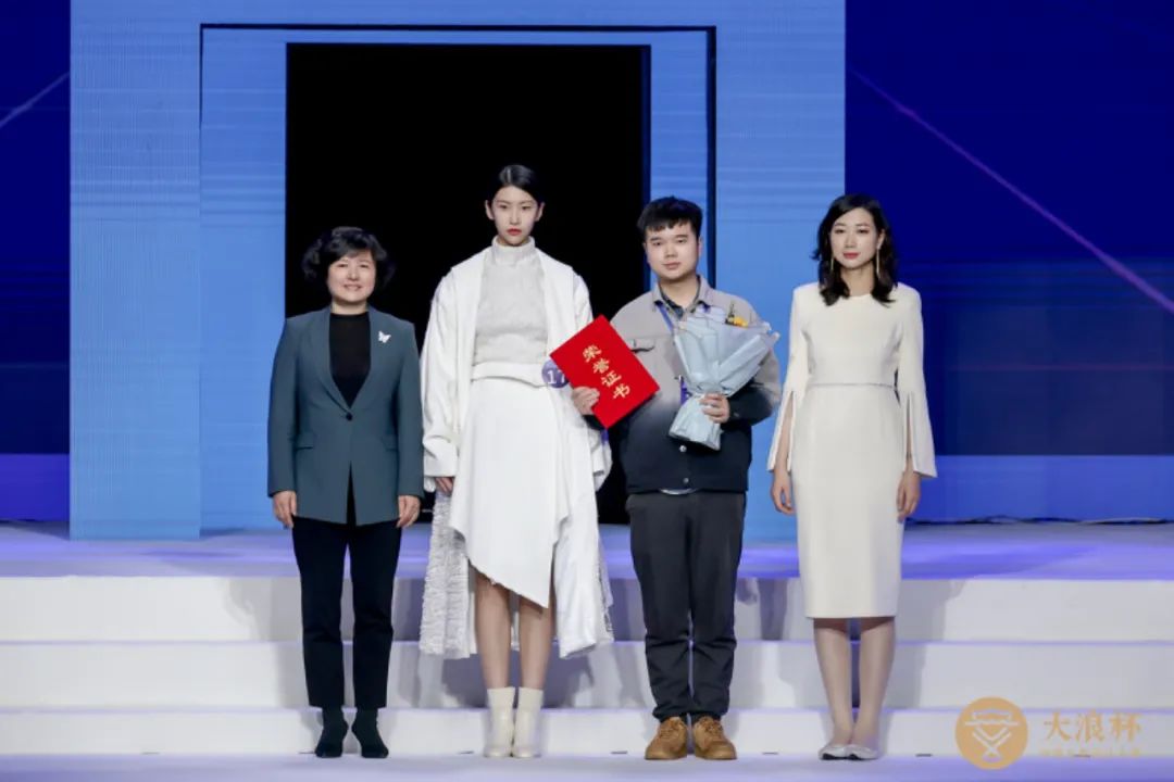 &ldquo;元音#東方&rdquo;第十二屆&ldquo;大浪杯&rdquo;中國女裝設計大賽圓滿收官，作品《逍遙詩學》贏得&ldquo;金浪獎&rdquo;20萬，大賽虛擬代言人&ldquo;唯我&rdquo;驚艷亮相！
