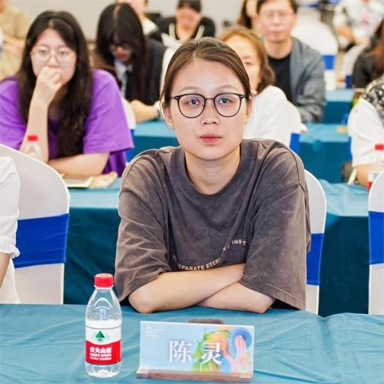 把握展陳設計前沿趨勢，柯橋天天時尚為紡企提供展廳升級實用指南！