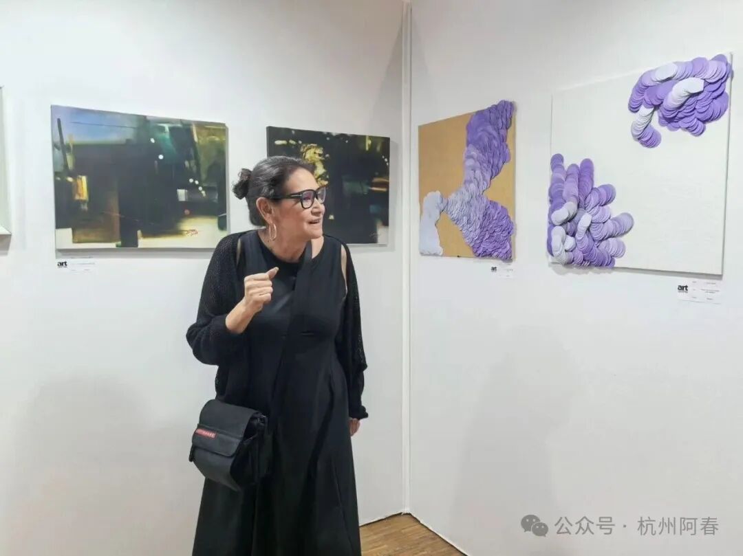 深趴藝術(shù)圈的那點(diǎn)事，為什么當(dāng)代藝術(shù)家傅素琴的龍鱗片會(huì)被法國(guó)盧浮宮收藏？