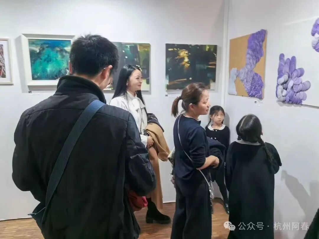 深趴藝術(shù)圈的那點(diǎn)事，為什么當(dāng)代藝術(shù)家傅素琴的龍鱗片會(huì)被法國(guó)盧浮宮收藏？