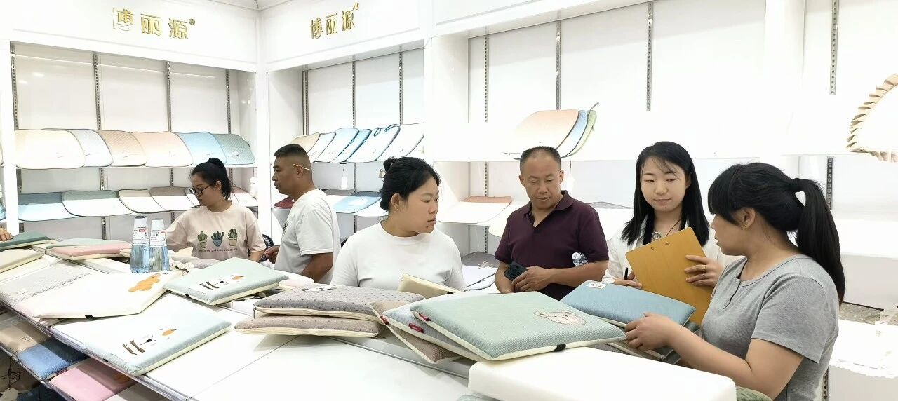 中國&middot;小堡第九屆布藝展覽會(huì)開幕