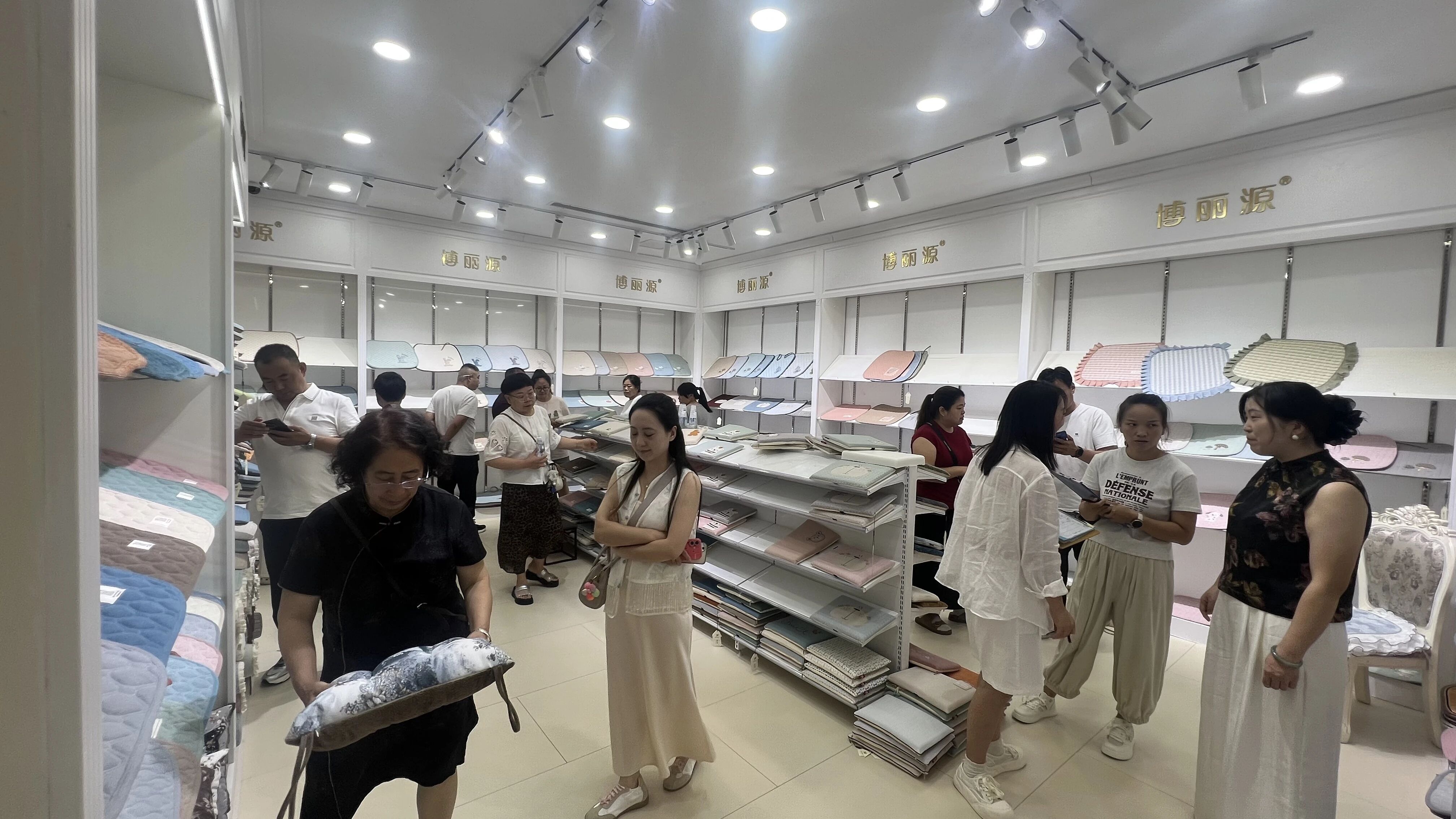 中國&middot;小堡第九屆布藝展覽會(huì)開幕